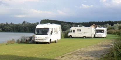 Plaza de aparcamiento para autocaravanas - Hunde erlaubt: Hunde erlaubt - Kötz - Wohnmobilstellplatz am See Camping Günztal