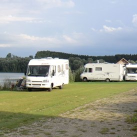 Wohnmobilstellplatz: Wohnmobilstellplatz am See Camping Günztal