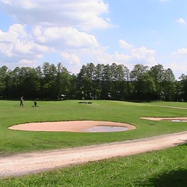 Reisemobilstellplatz: Golfplatz - Reisemobilstellplätze am KNAUS Campingpark Hünfeld-Praforst