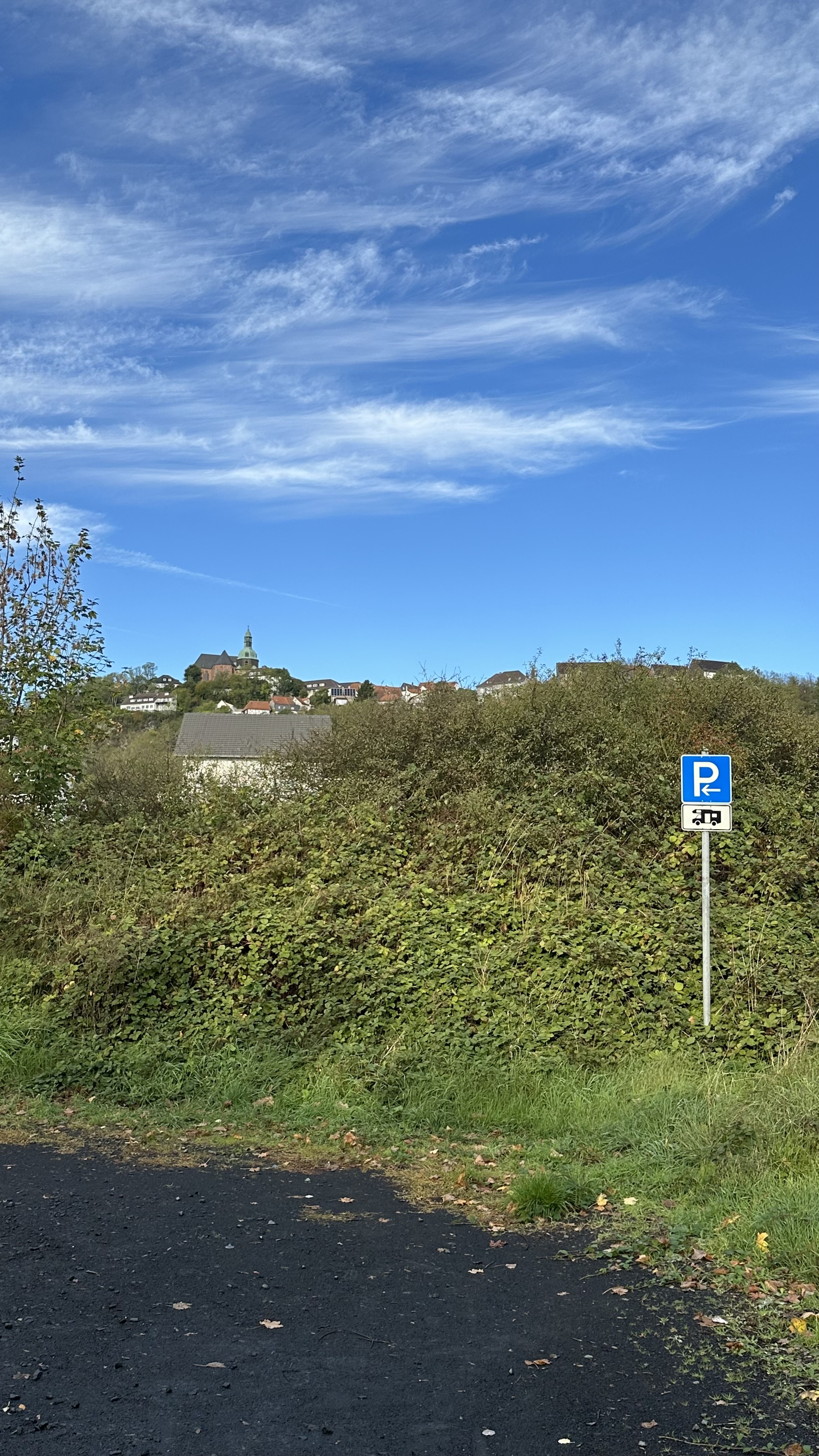 área camper - Marburg - Stellplatz am Sportplatz