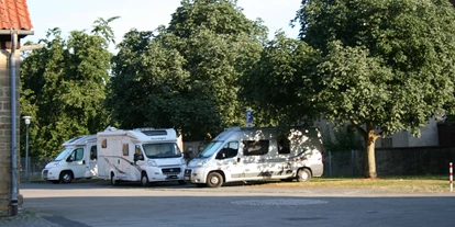 Plaza de aparcamiento para autocaravanas - Bühren (Landkreis Göttingen) - Wohnmobilstellplatz Domänenhof