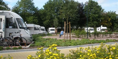 Parkeerplaats voor camper - öffentliche Verkehrsmittel - Wiesmoor - Parkplatz am Marktplatz