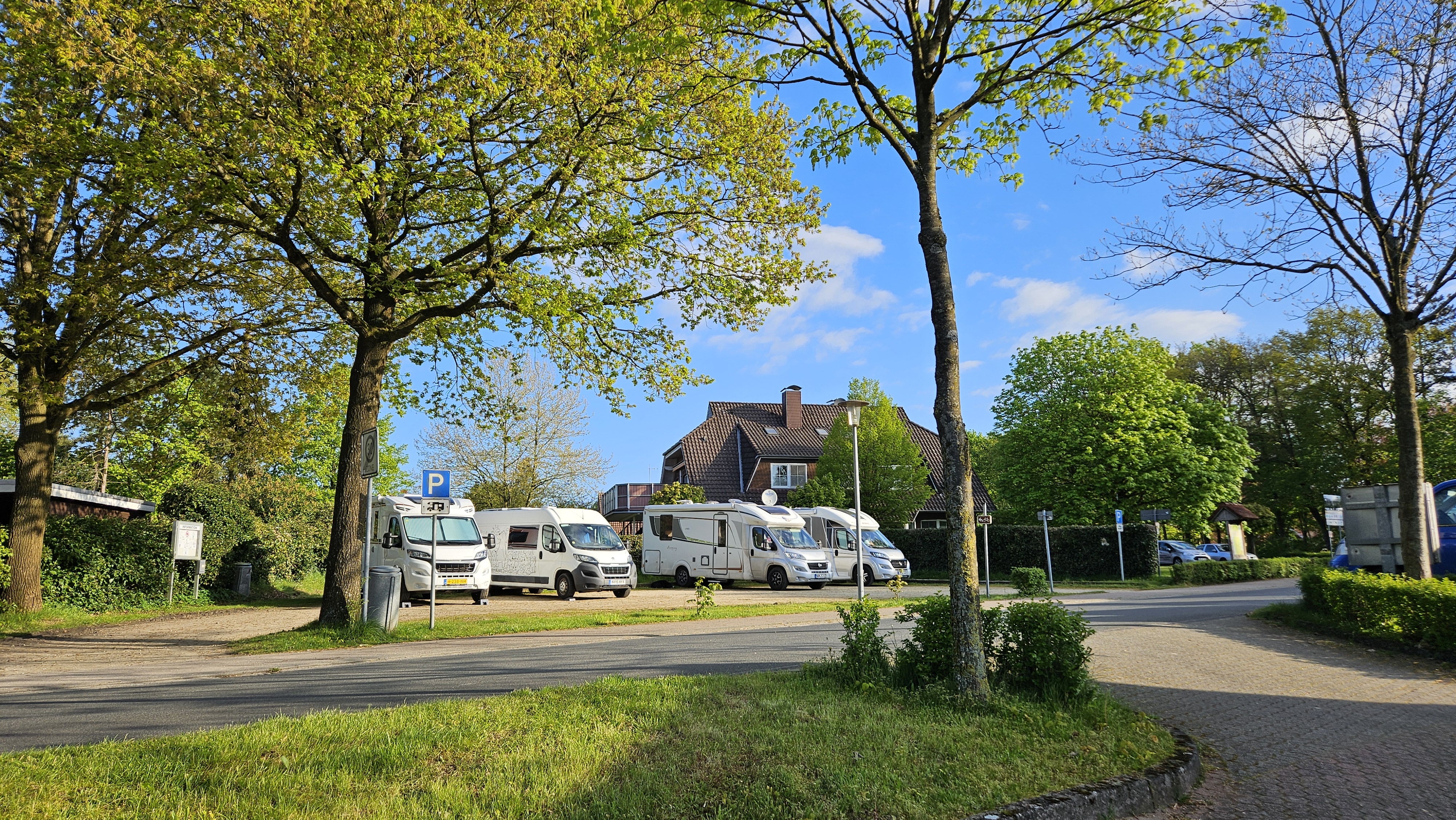 área camper - Großefehn - Stellplatz "Uferstraße" am Nordgeorgsfehnkanal, Uplengen - Stellplatz an der Uferstraße