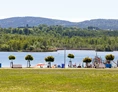 Wohnmobilstellplatz: Blick über den Olbersdorfer See in das Tittauer Gebirge - Stellplätze am SeeCamping Zittauer Gebirge