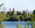 Wohnmobilstellplatz: Blick über den See in Richtung Zittau - Stellplätze am SeeCamping Zittauer Gebirge