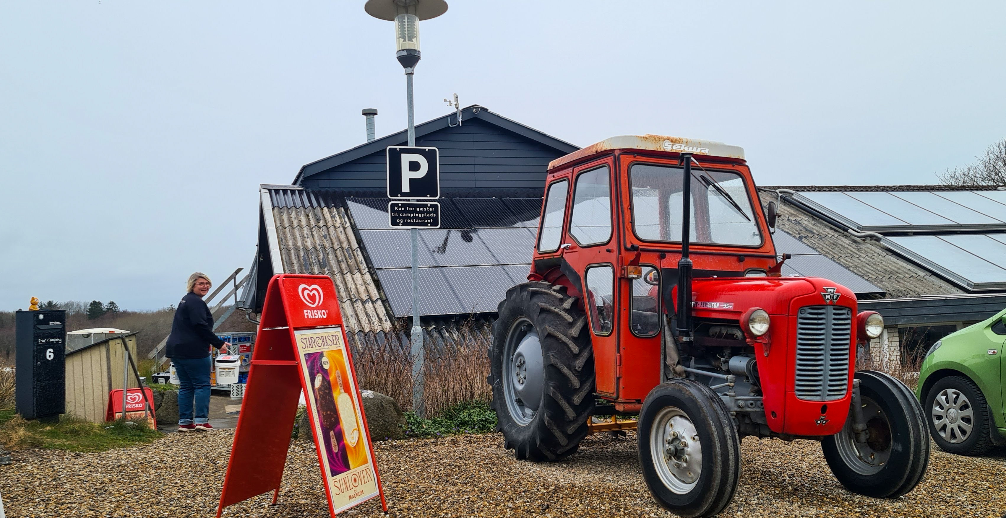 Wohnmobilstellplatz: Eingang - CamperStop Fur