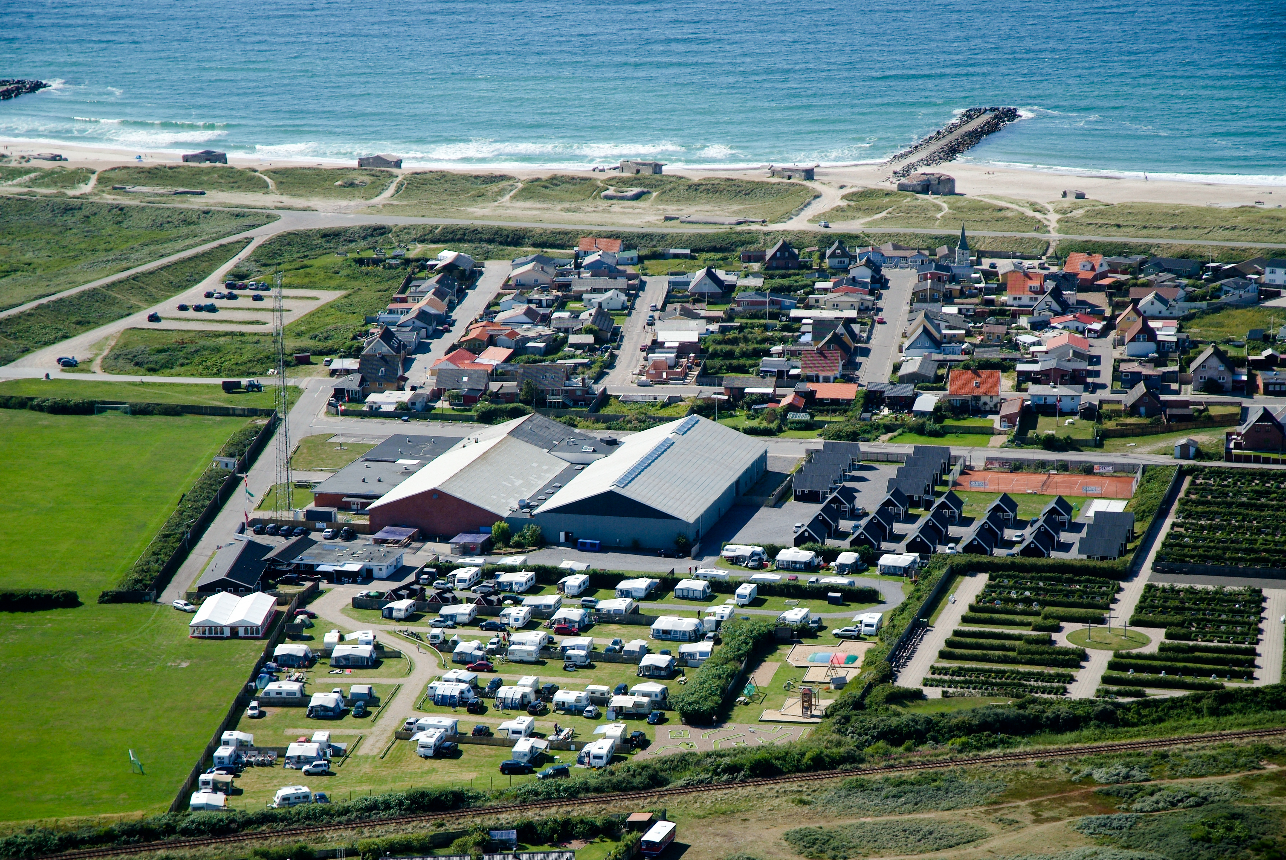 Wohnmobilstellplatz: Thyborön Camping Hotel und Hüttendorf