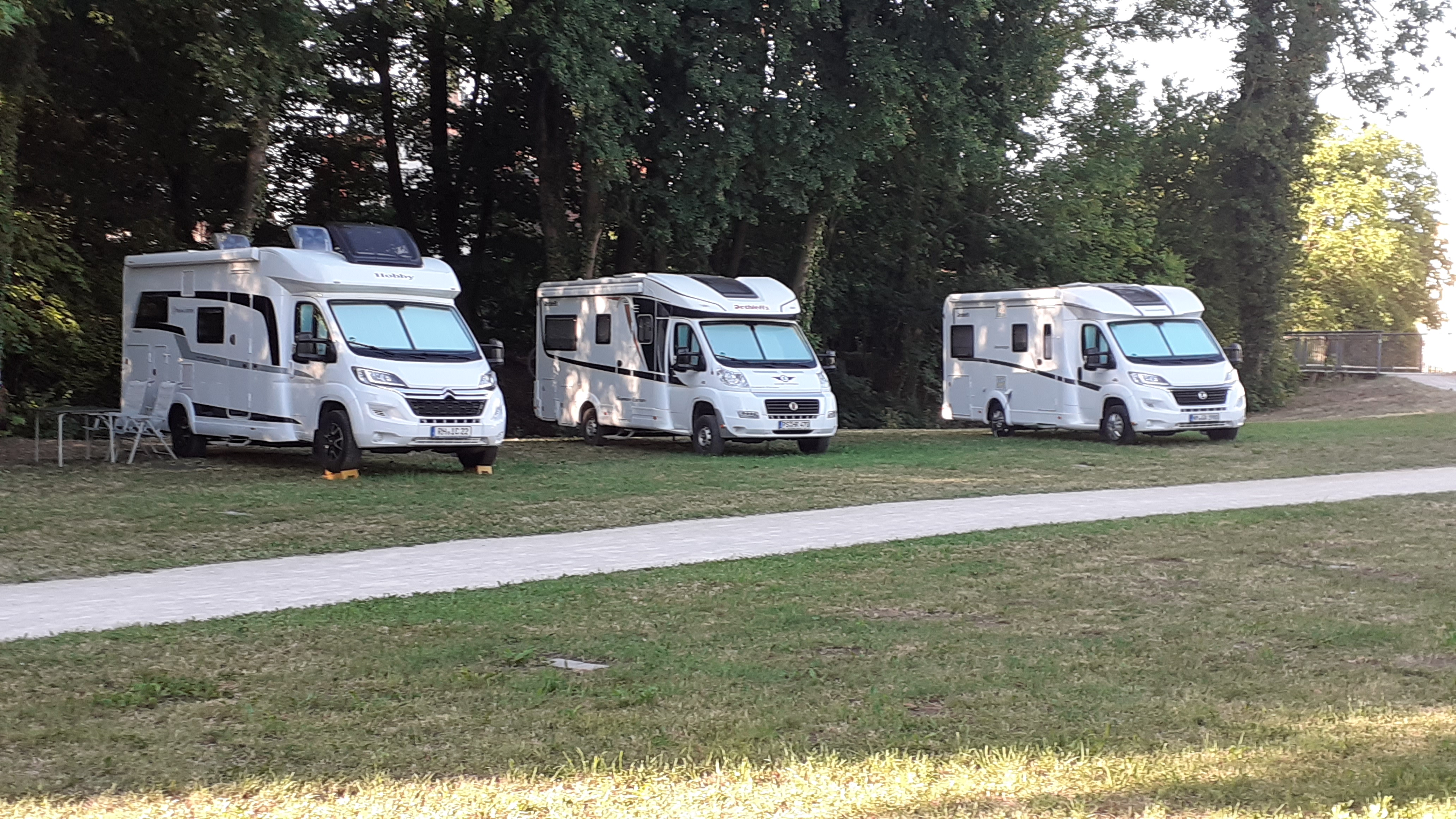 Wohnmobilstellplatz: Schöne schattige Plätze  - Wohnmobilstellplatz Stampfermühle Berching