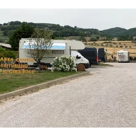 Wohnmobilstellplatz: Einfahrt - Agriturismo Il Girasole