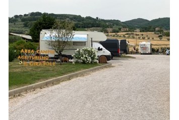 Wohnmobilstellplatz: Einfahrt - Agriturismo Il Girasole