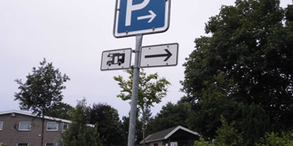 Motorhome parking space - Art des Stellplatz: bei Gaststätte - Wiefelstede - Stellplatz am Freibad