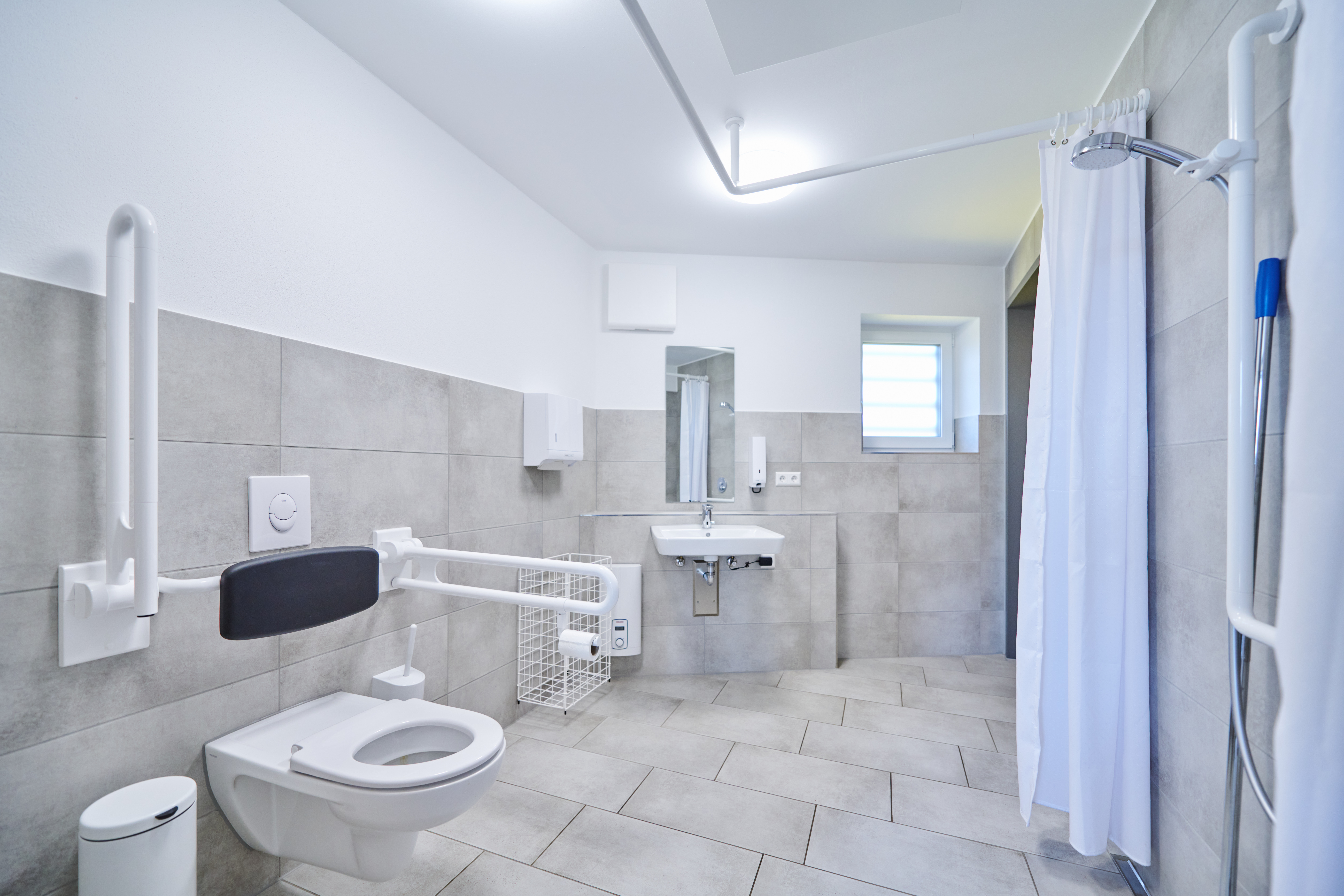 Wohnmobilstellplatz: Barrierefreie Toilette - Stellplatz Ringsheim