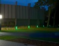 Wohnmobilstellplatz: Freie Säulen leuchten grün, nach Buchung per QR-Code an der Säule zeigt die Kontroll-Leuchte rot und ist für Sie reserviert - auch wenn Sie mal unterwegs sind.  - Safe Harbour Vreden "Am Kult"