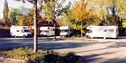 Motorhome parking space - öffentliche Verkehrsmittel - Rosengarten (Landkreis Harburg) - Parkplatz am Klosterpark Harsefeld