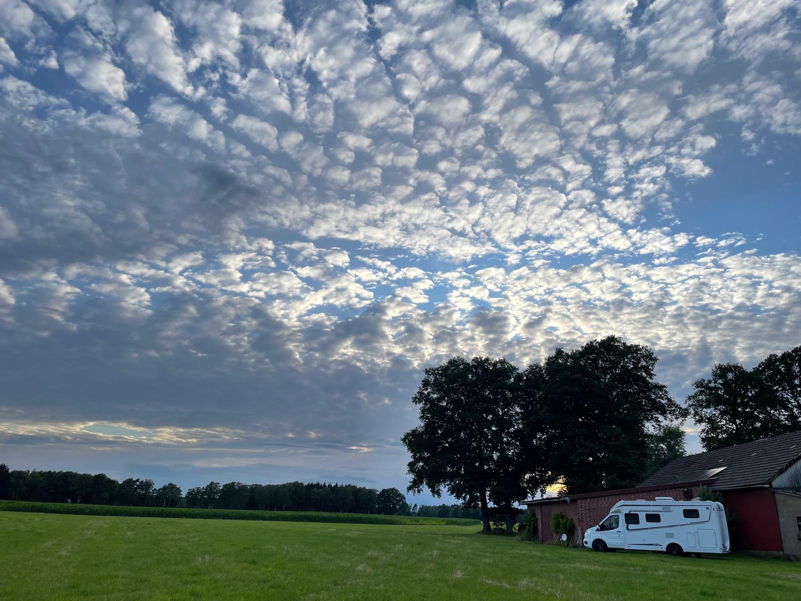 Wohnmobilstellplatz: Stellplatz auf dem Bauernhof - Wohnmobilstellplatz Bauernhof Heber Surbostel 11 Lüneburger Heide Park am Jakobsweg Hofladen Factory Outlet