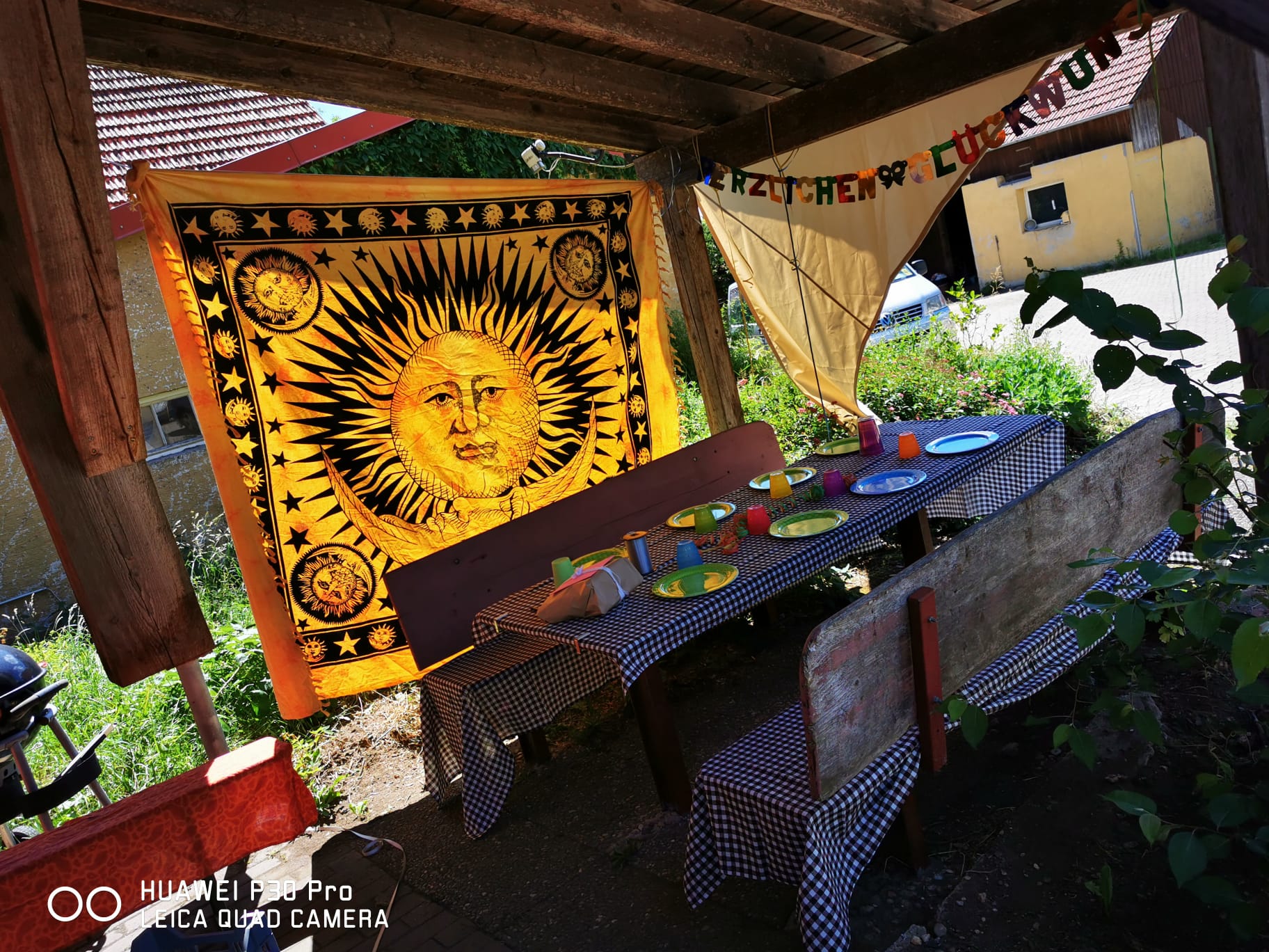 Reisemobilstellplatz - Schorndorf (Rems-Murr-Kreis) - Überdachter Sitzplatz mit Grillmöglichkeit - Trinklehof - Im Garten